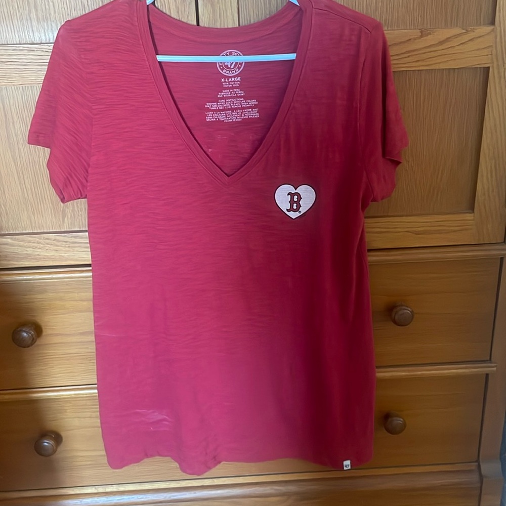 47 Brand Red Sox women’s t